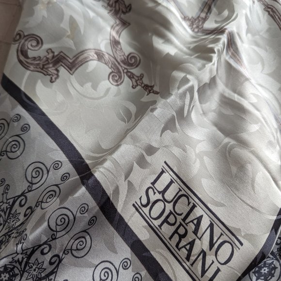 Vintage Luciano Soprani 100% Italian Silk Scarf - Picture 8 of 10